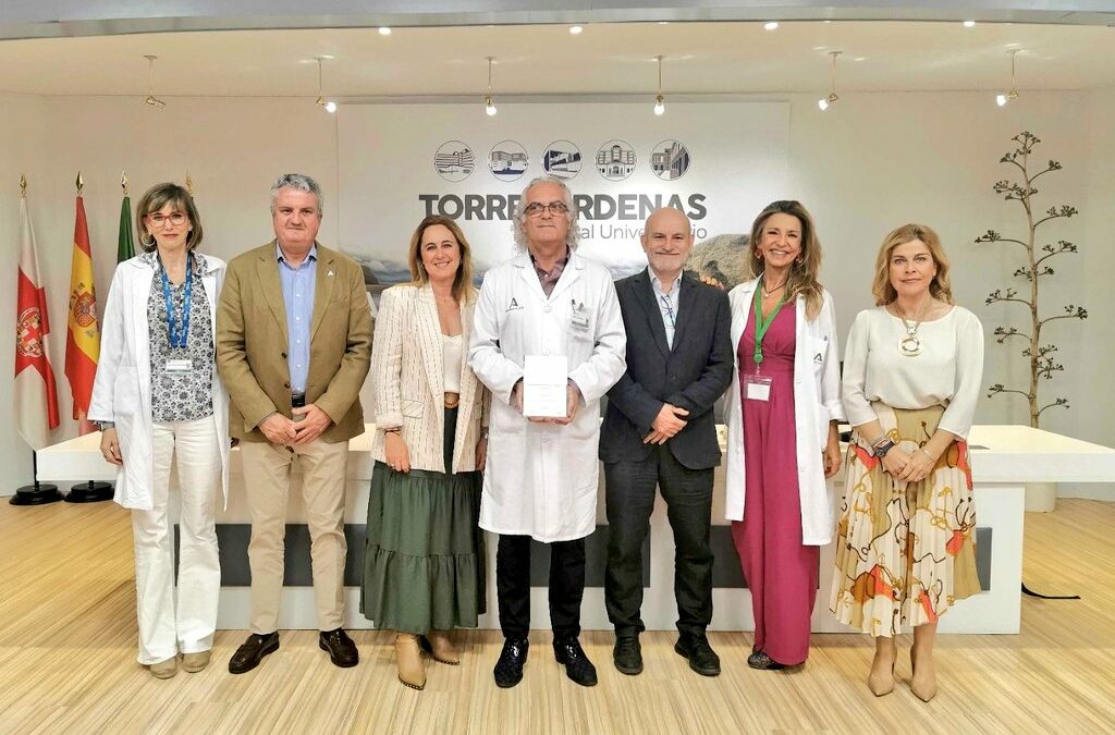El Hospital de Torrecárdenas recibe el certificado de excelencia en la implementación del ‘Decálogo de la eliminación de la hepatitis C’
